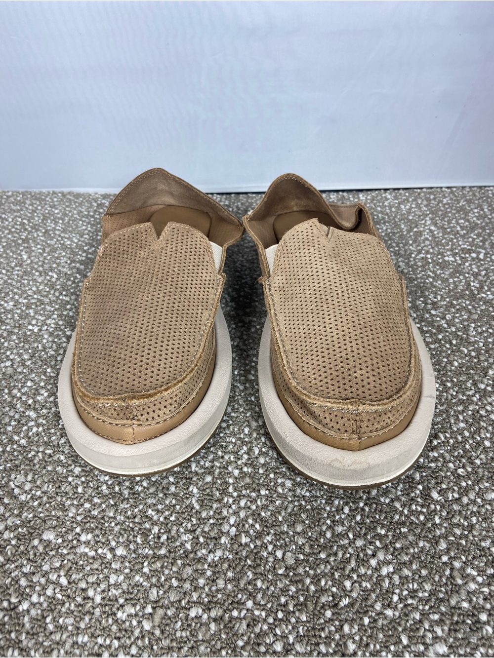 Sanuk & Airstream Women Casual Slip-On Loafers in Tan. Pre-Owned , Size 9.